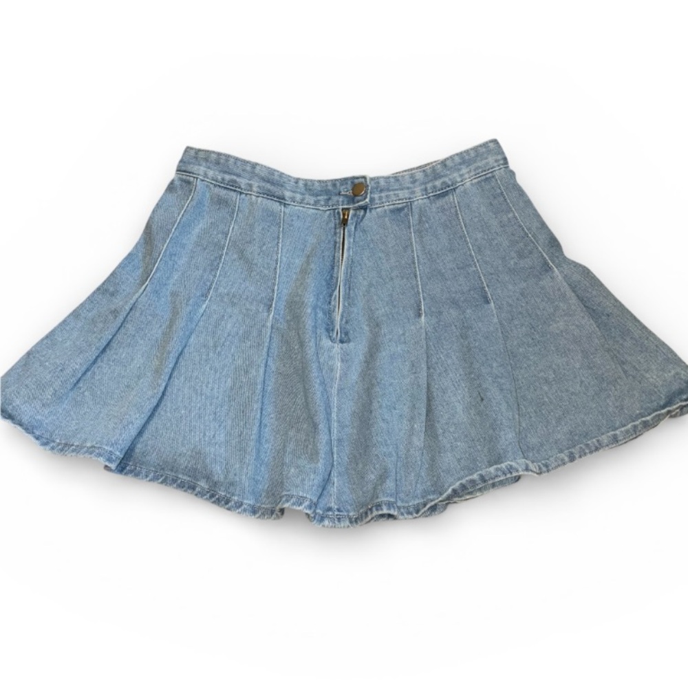Light Wash Denim Flare Mini Skirt
Y2K Pleated A-Line Skirt medium